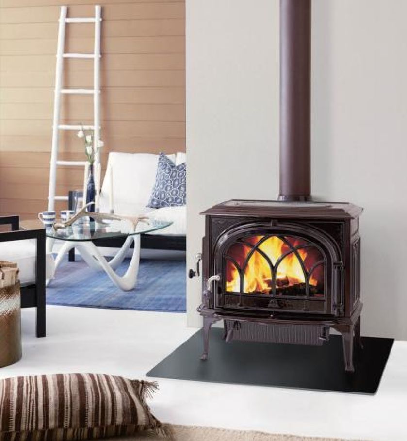 Piec żeliwny Encore Everburn C ma katalizator, dzięki czemu jest bardziej wydajny. Ruchome podpory do
