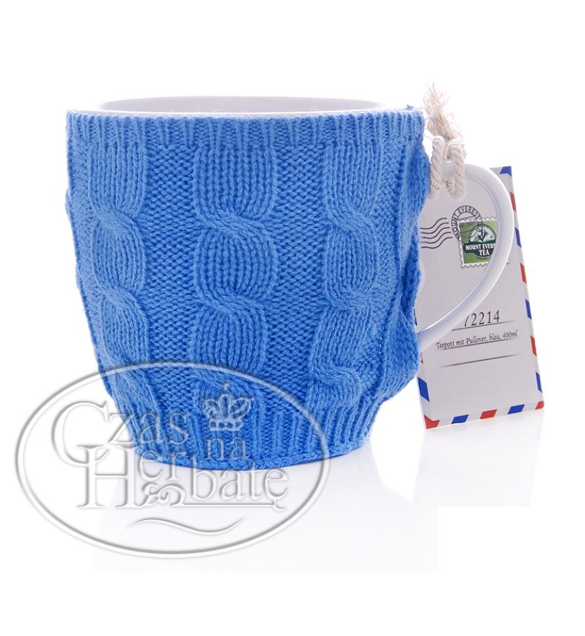 Jesienią i zimą częściej sięgamy po ciepłe okrycia oraz kubek gorącej herbaty. Uroczy kubek w niebieskim sweterku można kupić