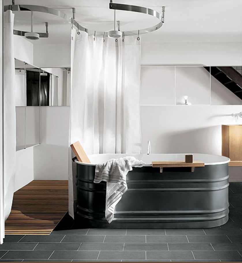 Vieques (marka Agape) wykonana jest ze stali emaliowanej, a na zewnątrz ma wykończenie mosiężno-miedziane pokryte