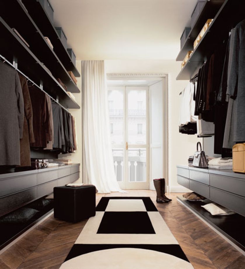 Ład i porządek. Na prawo panie, na lewo panowie. Szafy Ubik fornirowane drewnem wenge. STUDIO FORMA 96