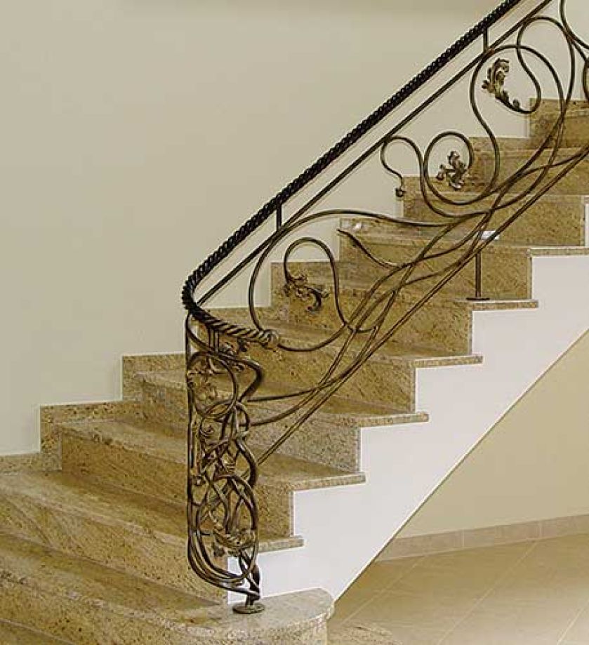 Za metr kwadratowy balustrady z roślinnym ornamentem zapłacimy 1660 zł netto (bez montażu). PRO-LINE ROBERT MĘSKI