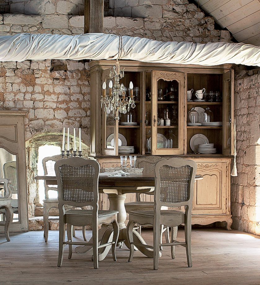 stół do jadalni w stylu country