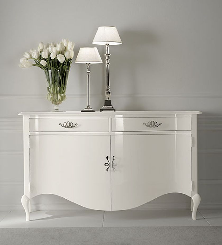 Komoda z kolekcji Raffaello firmy Cantori od 17 990 zł. STUDIO ITALIA