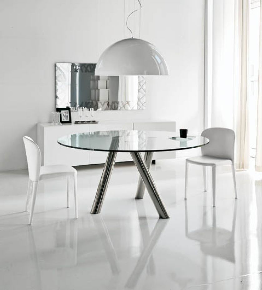 Ach, te nogi - stół Ray kosztuje od 7570 zł. CATTELAN ITALIA