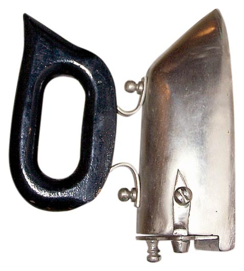 Żelazko na duszę, stalowe, niklowane, pocz. XX w., z kolekcji Piotra Widenki