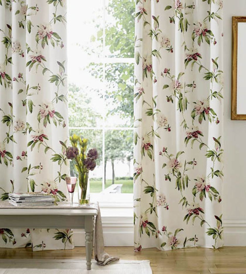 Projektanci tkanin bawią się kwietnymi wzorami. Wzory i kolory do wyboru.