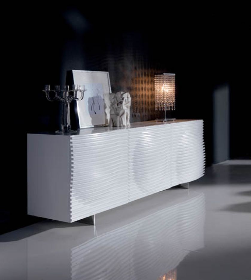 Luna, czyli po włosku księżyc. Komoda czy konsola?