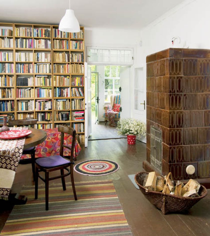 Klimat niegdysiejszościĺ potęgują wciąż działające kaflowe piece.