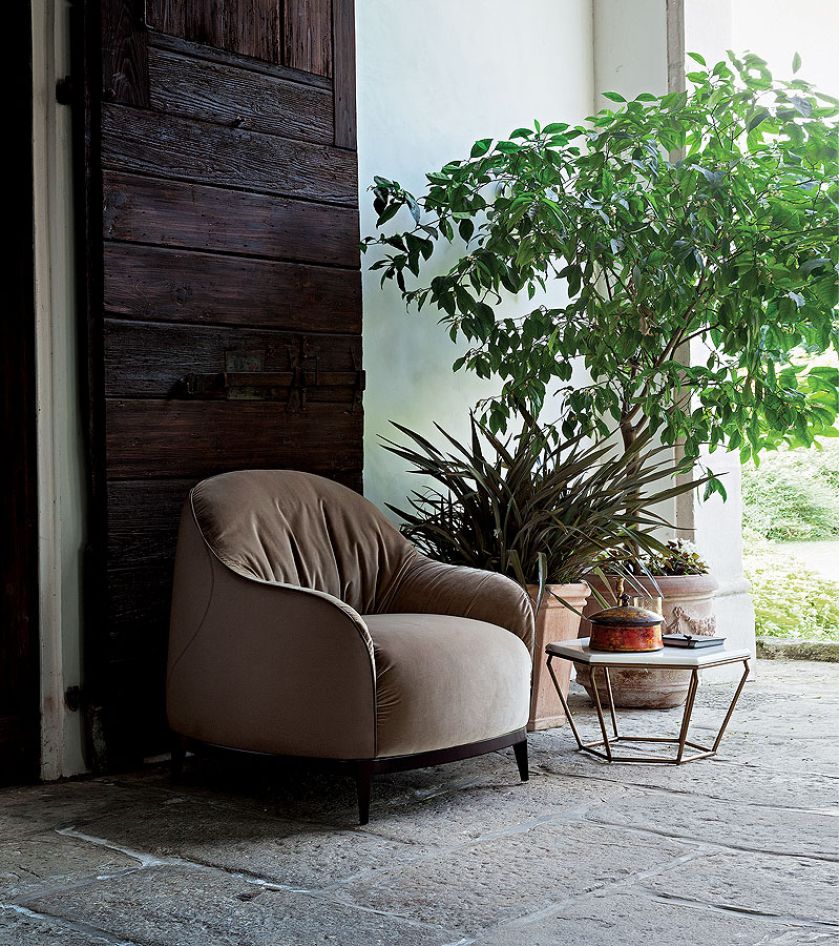 Wybieramy wygodny fotel i podręczny stolik