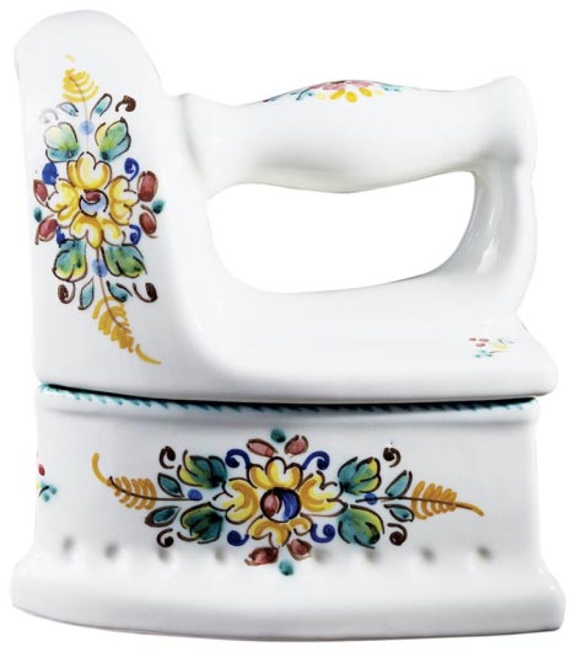 Żelazko hiszpańskie, ceramiczne, bogato dekorowane, fot. East News