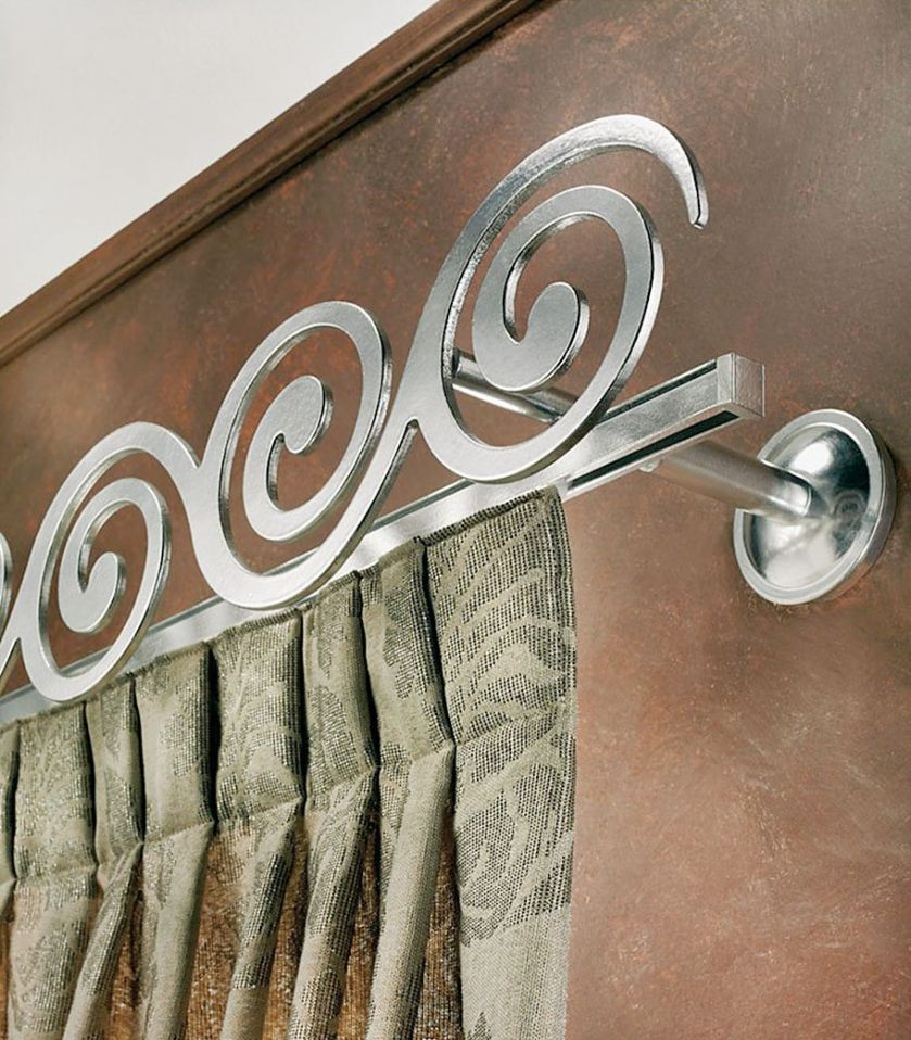 Karnisz Aurelia Ricciolo w złotym wykończeniu.