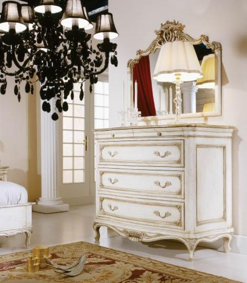 Komoda Barocchina ma wymiary 134 x 57 x 108 cm. Cena - 13 100 zł. PATT MEBEL