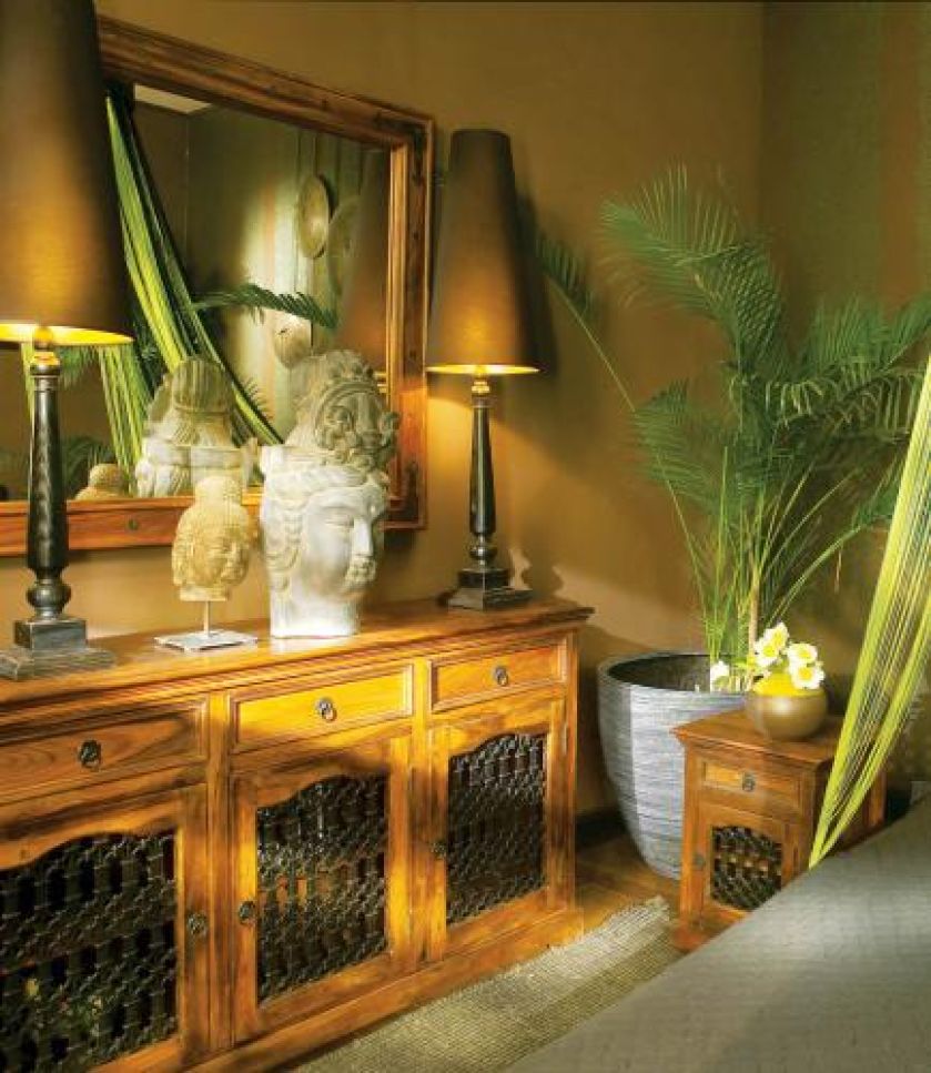 Meble z kolekcji Grenada zrobione są z drewna palisandru w odcieniu Indian Honey. ALMIDECOR