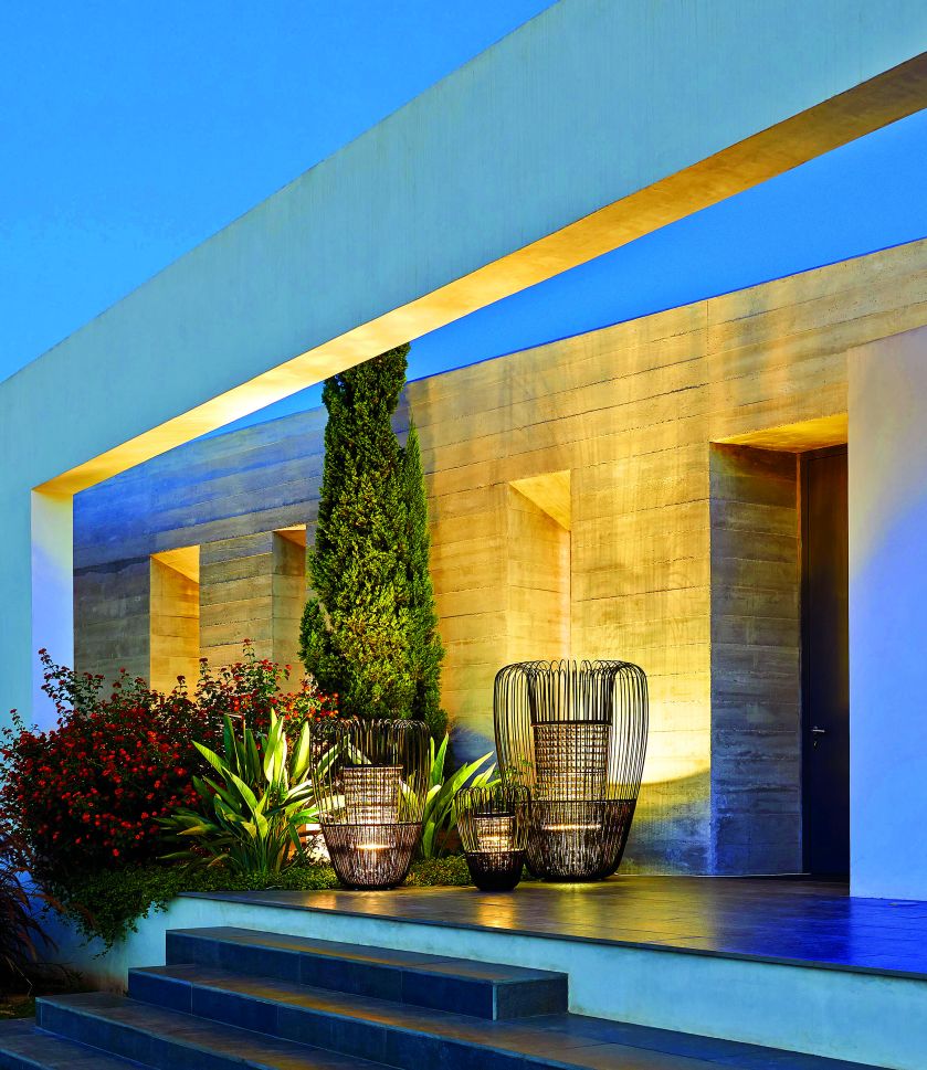 Wybieramy oświetlenie ogrodowe: świecące kształty, lampy i lampiony