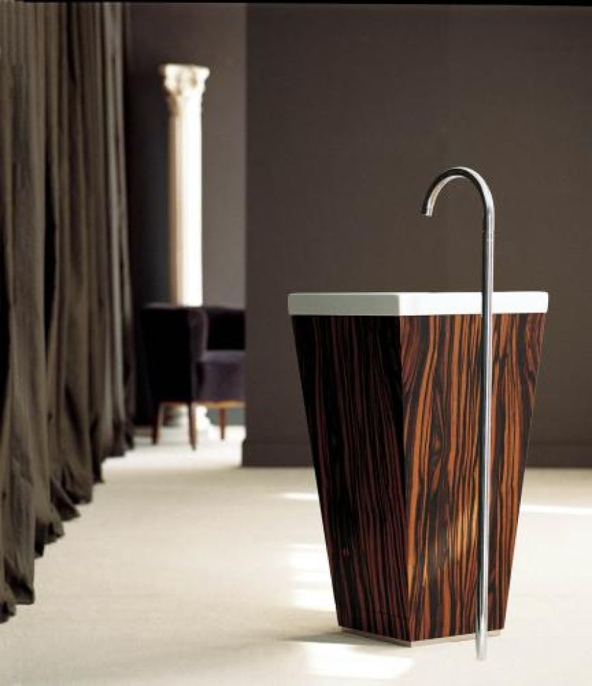 Kolekcja Concert firmy Pomd or. Ceramiczna umywalka i drewniana obudowa w kolorze hebanu kosztuje 7137 zł. OMNIRES