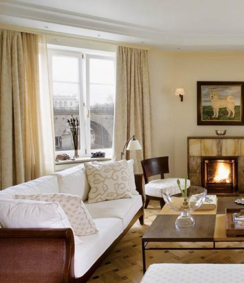 Salon z widokiem na most Poniatowskiego.