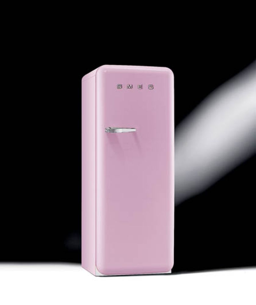 Ikona stylu dostępna w kilkunastu kolorach. Za tę lodówkę Smega zapłacimy 6749 zł. DOM BIANCO