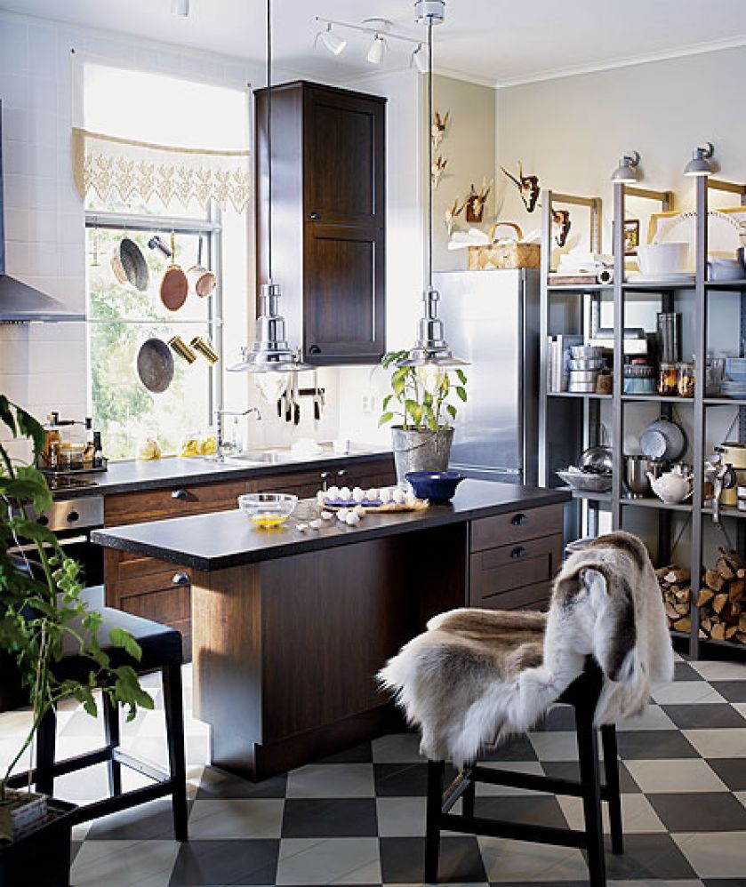 Kylig to lodówko-zamrażarka A+ z systemem No Frost za 1599 zł, do tego piekarnik Framdid OV3 w cenie 599 zł. IKEA