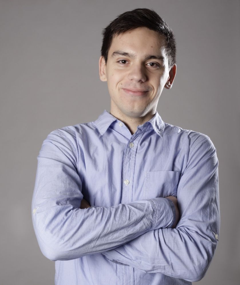 Sebastian Rejent – komik, miłośnik komedii stand-upowej I pracy twórczej.