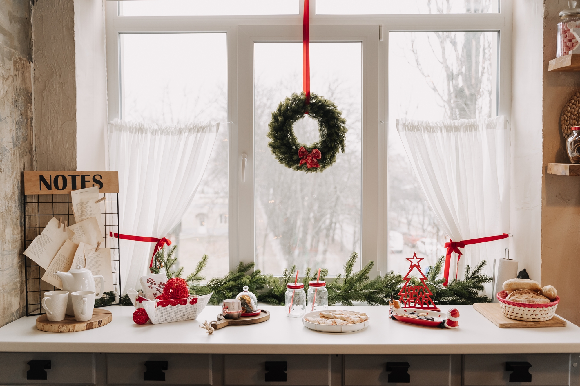 crystal sausage Bothersome Jak udekorować okno na Boże Narodzenie – pomysły na świąteczną dekorację  okna | Weranda.pl