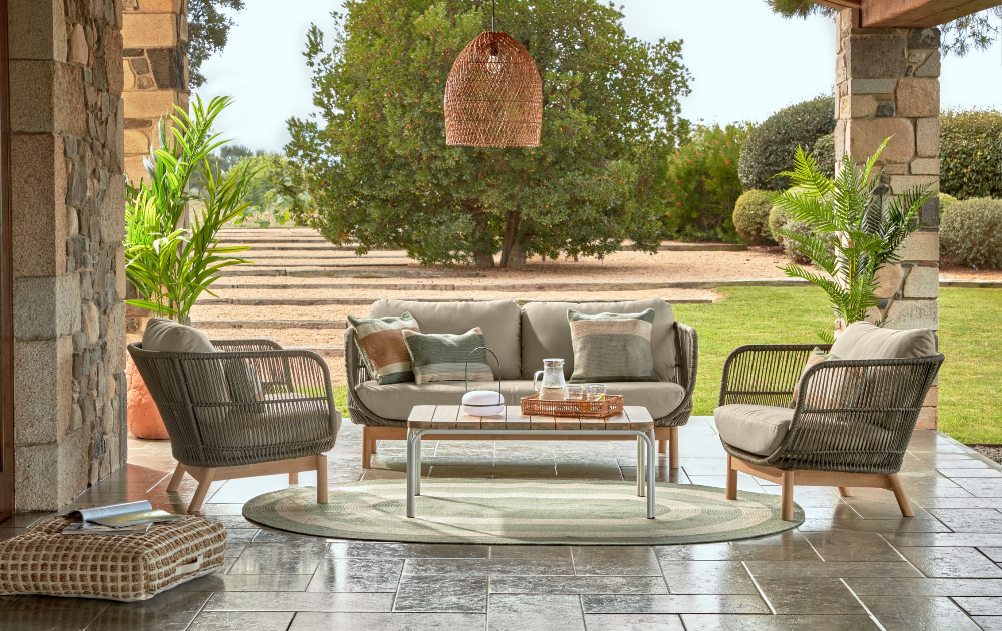 Meble ogrodowe – jak wybrać i na co zwrócić uwagę? Polecamy stylowe meble  do ogrodu oraz praktyczne zestawy wypoczynkowe na taras i balkon |  Weranda.pl