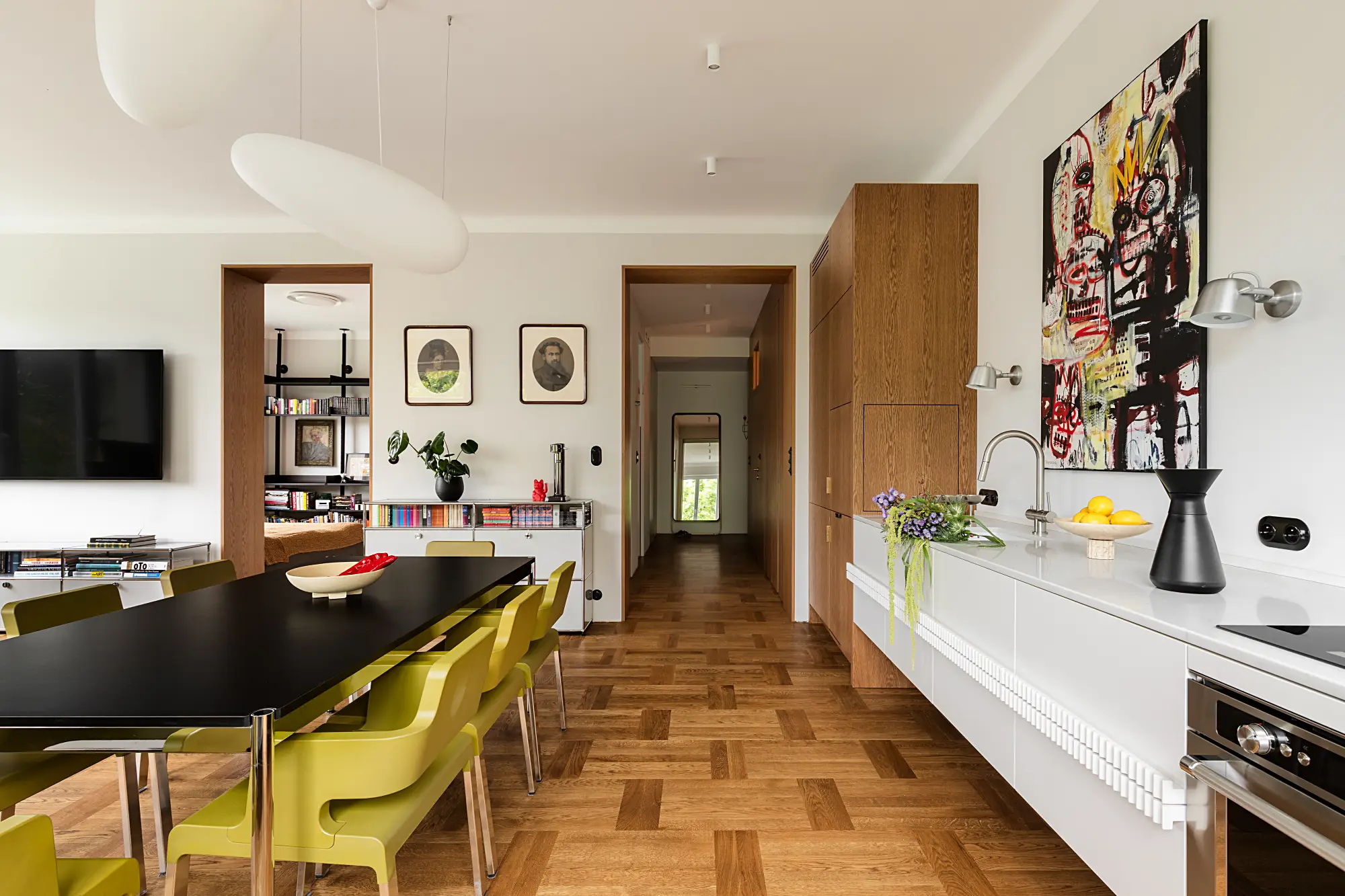 przedwojenna elegancja i nowoczesny design w mieszkaniu w kamienicy