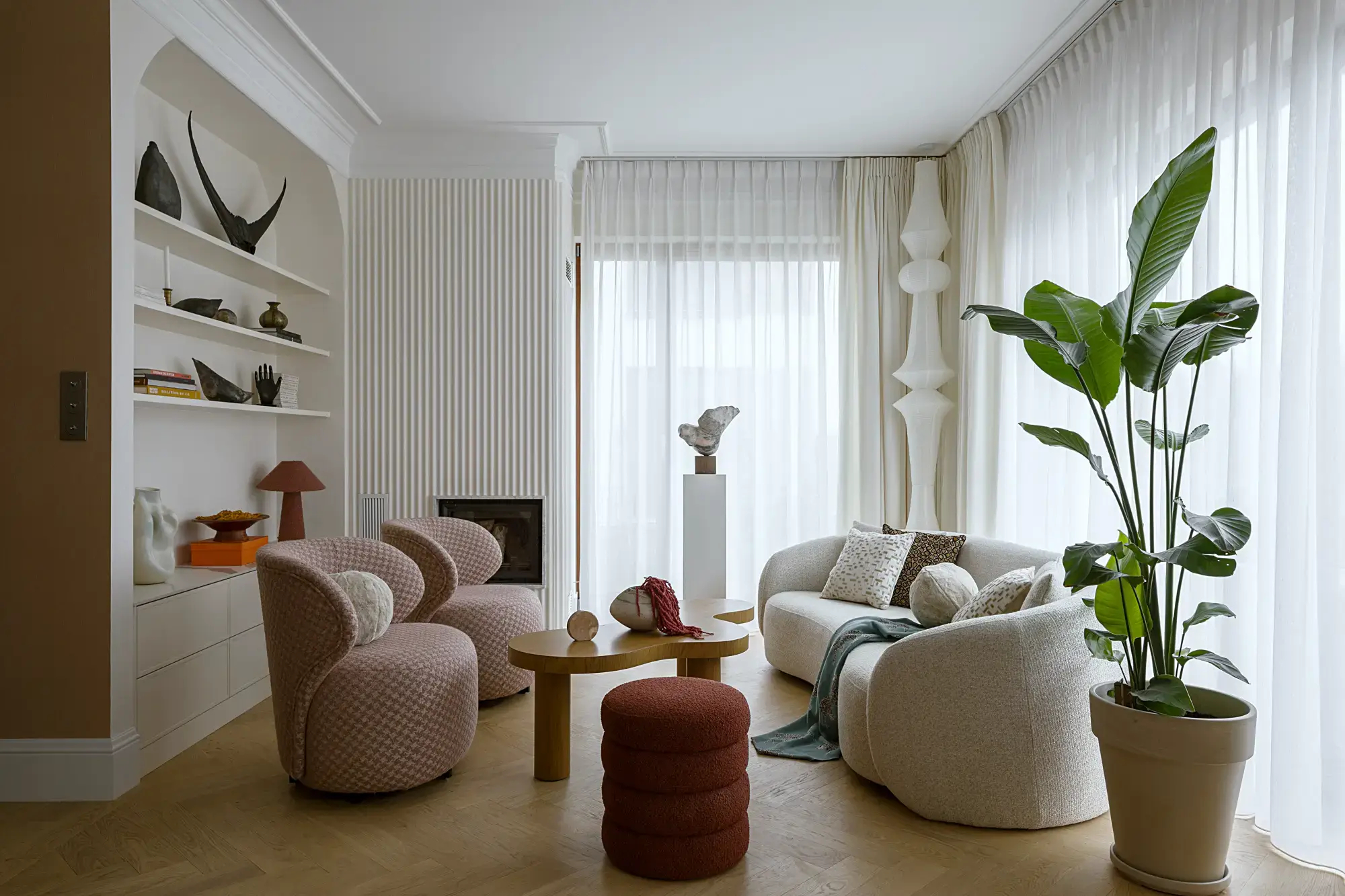 ciepłe i eleganckie wnętrza domu w Konstancinie