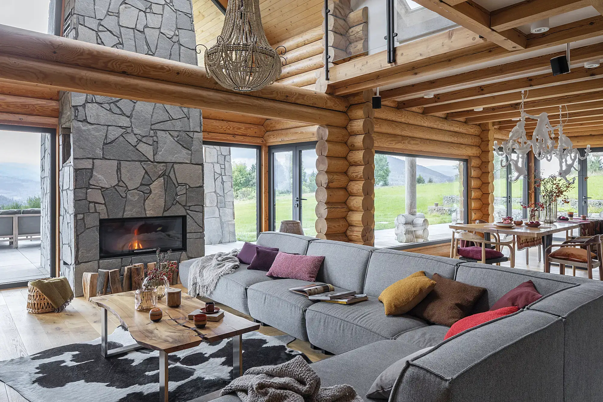 salon w nowoczesnym domu góralskim