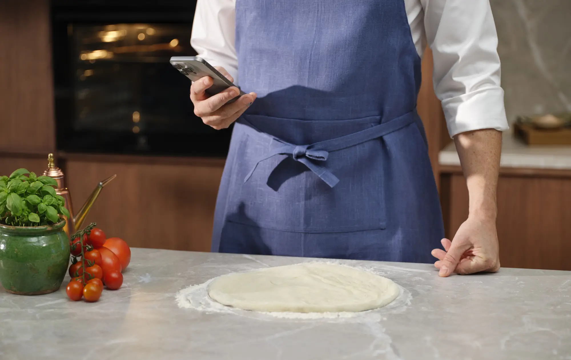 Przepisy i wskazówki na każdym etapie. Od przygotowania ciasta po gotową pizzę