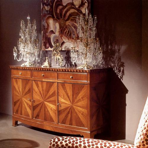 Kredens stylizowany na XVIII wiek z drewna wiśniowego i orzecha włoskiego. ANNIBALE COLOMBO