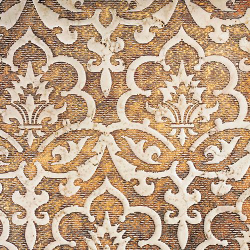 Marmurowa płytka Biancone (510 zł/szt.) – tło zdobione złotem. YETI